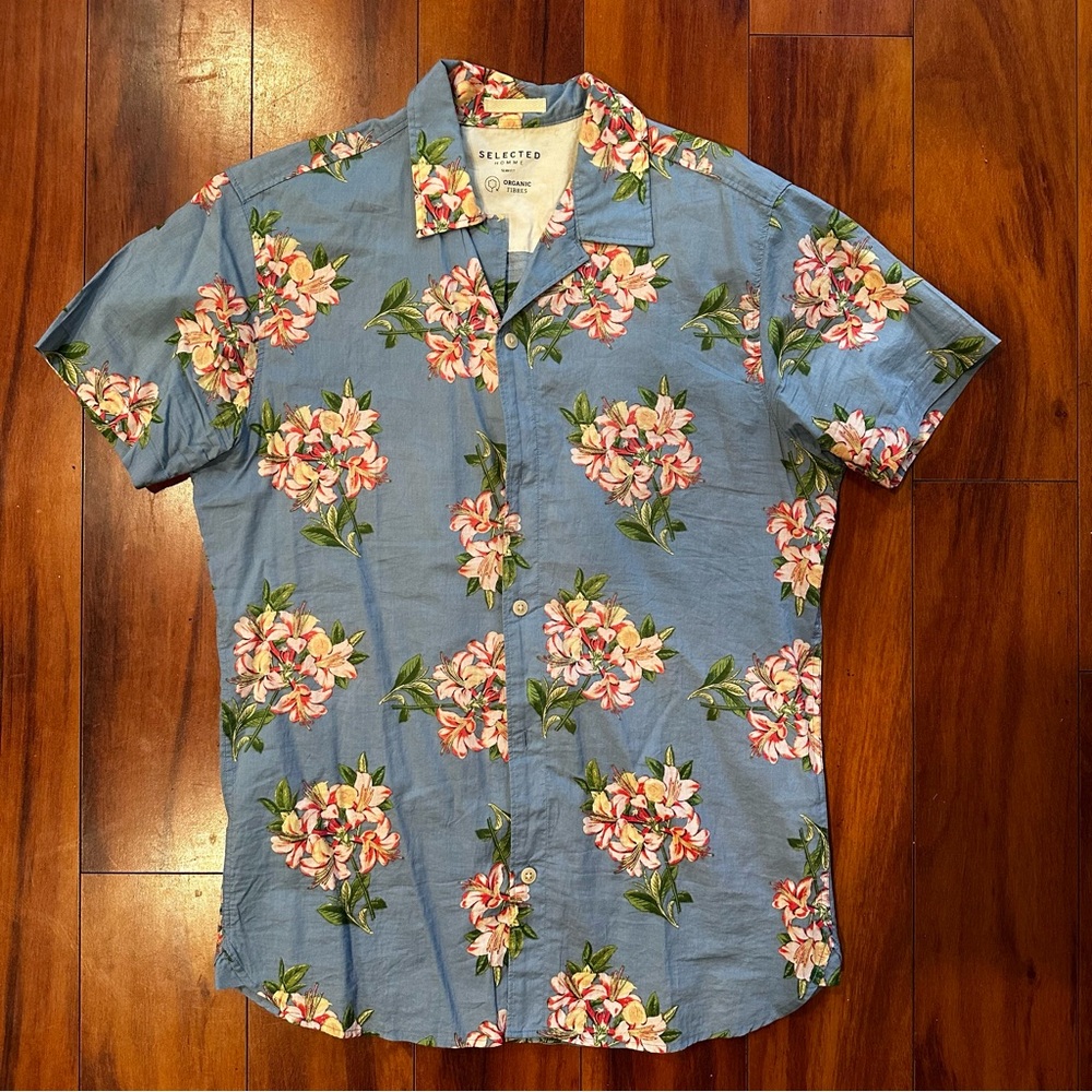Blue floral button up shirt
Tried on but never worn!